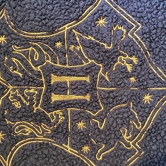 Harry Potter Crest Sweatshirt - Picture 3 of 3